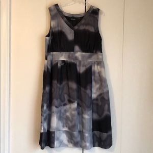 BNWT Sleeveless satiny sundress.